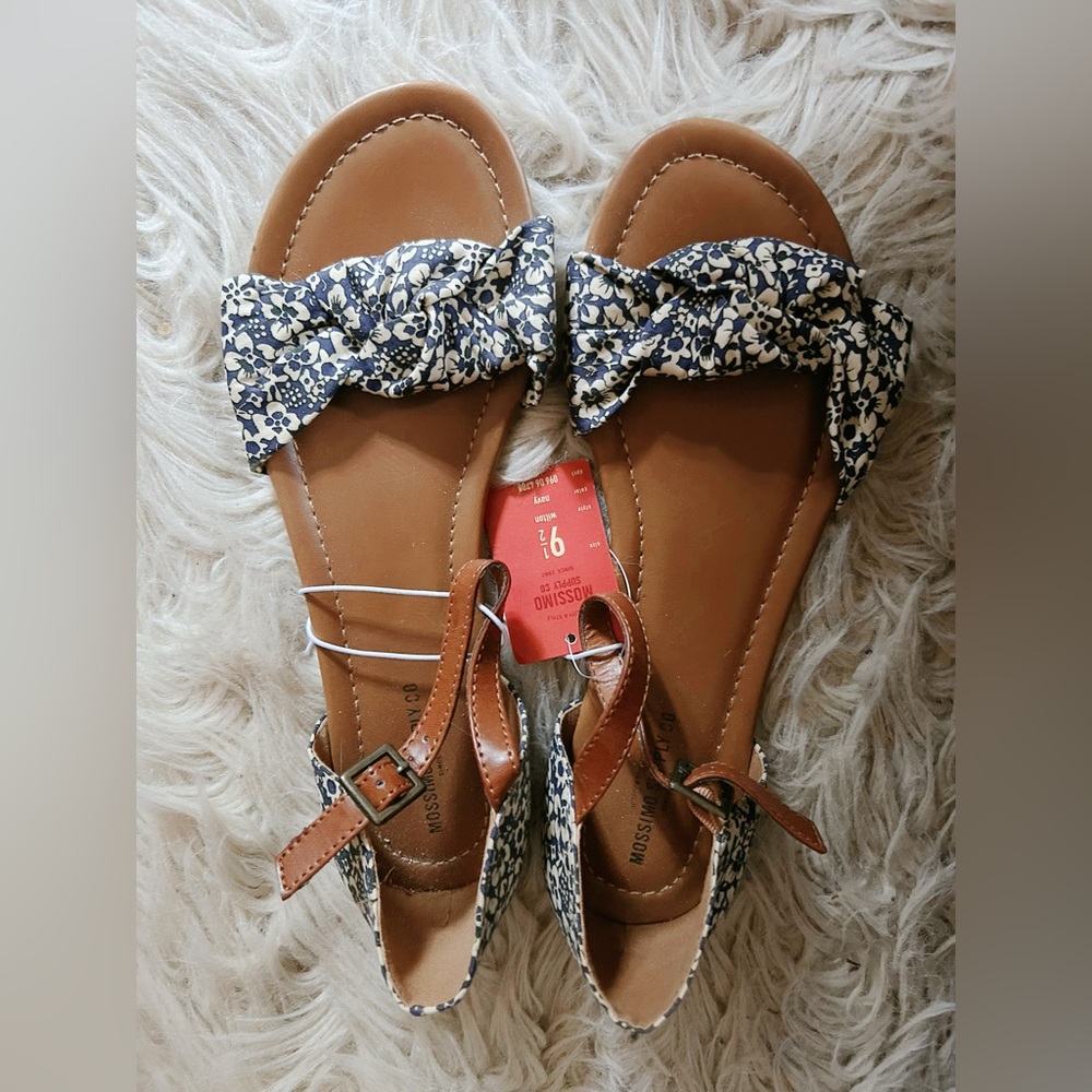 Mossimo navy flower sandals